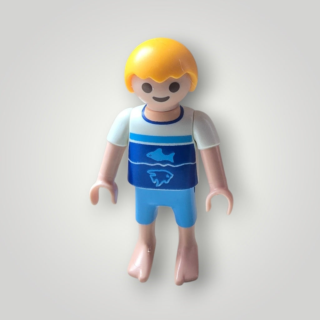 Playmobil Figur Junge mit Fisch Motiv Oberteil 30102510/4149 (2010)